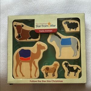 Star from Afar Wooden Stable Animals Playset